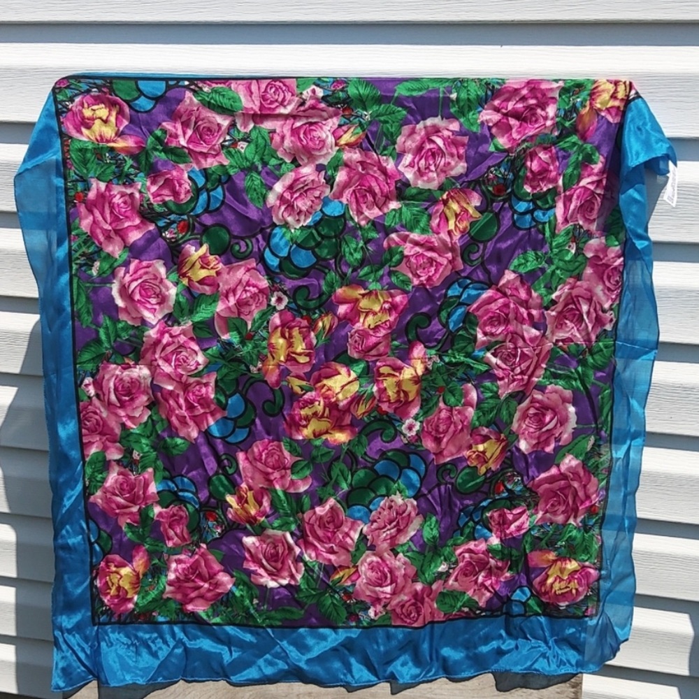 100% Silk - de LaRenta vintage floral accent scarf